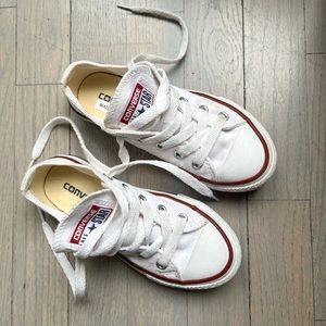 Converse Chuck Taylor All Star Classic low top shoe children’s size 11